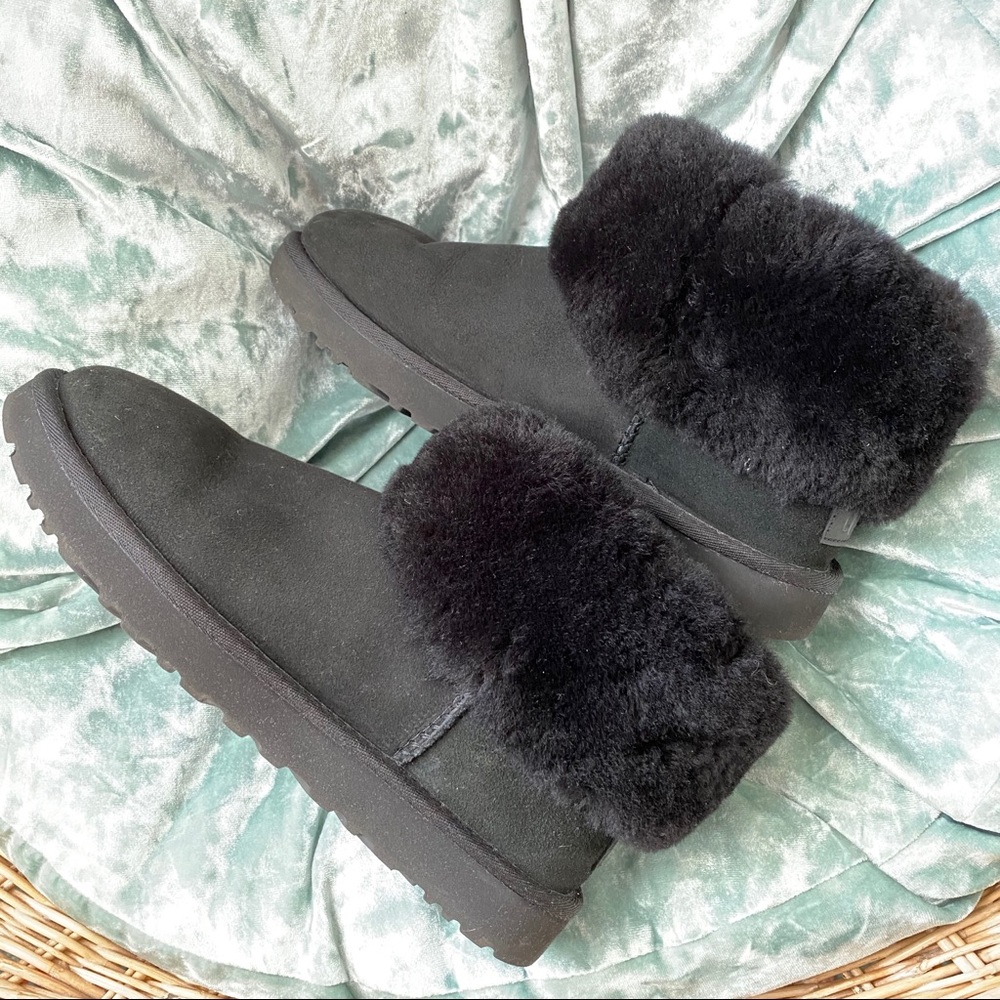 Like New 2019 season black Uggs